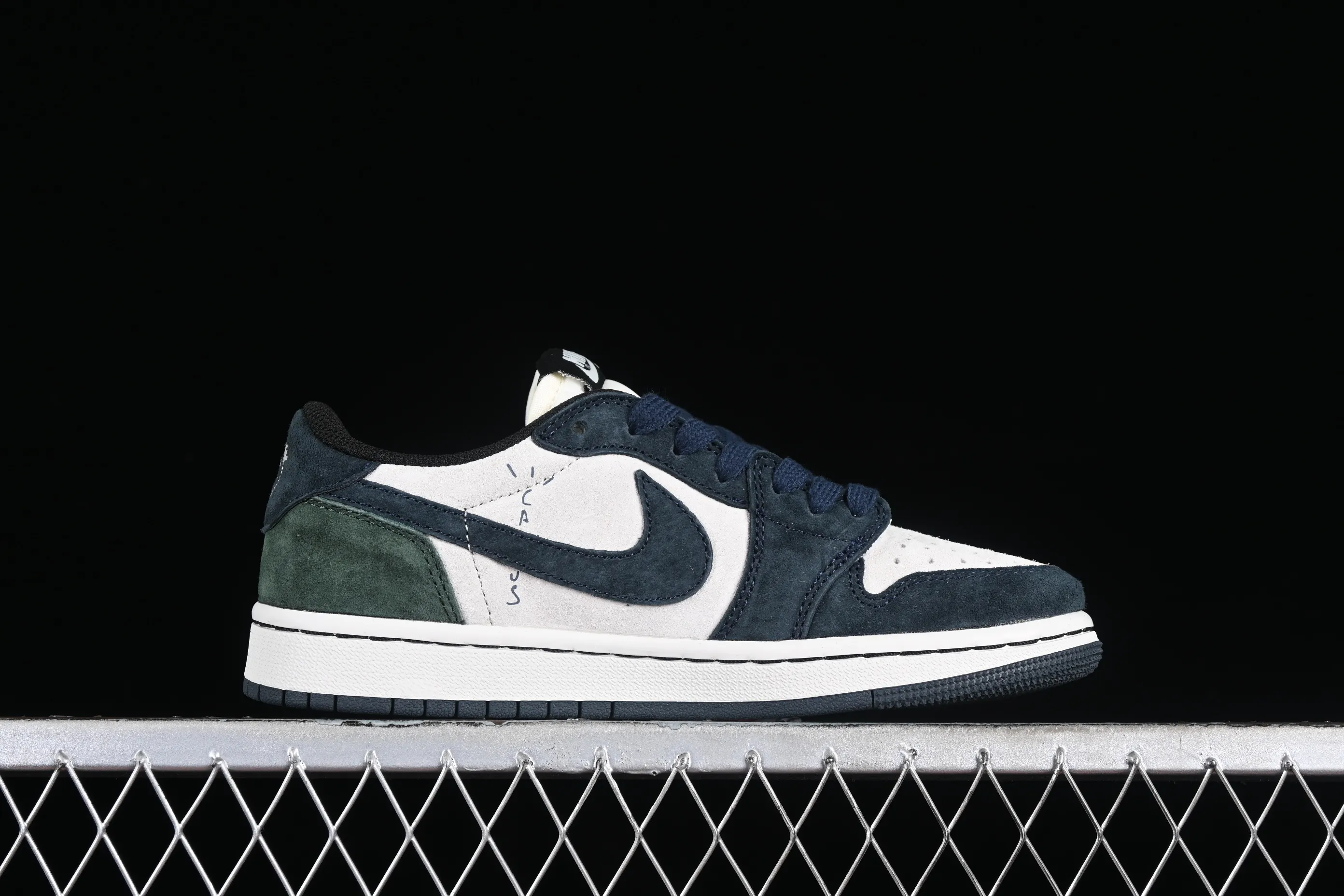 All Categories Air Jordan Jordan Series Basketball Shoes Air Jordan 1 Low Travis Scott x Air Jordan 1 Low OG AJ1 Joe 1 Reversed Overhook Joint Style Casual Sports Basketball Shoes DM7866-819